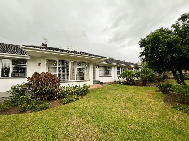 Well-priced and spacious Home in Vanes Estate - Photo 2