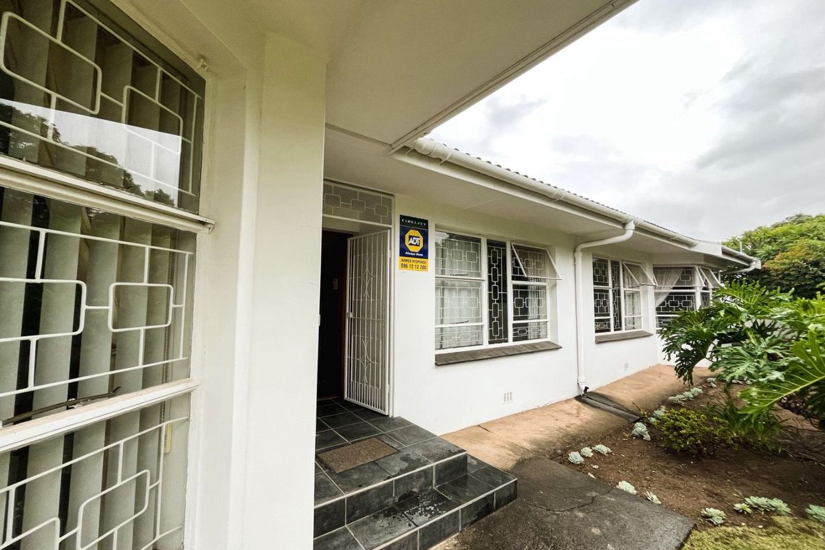 Well-priced and spacious Home in Vanes Estate - Photo 3