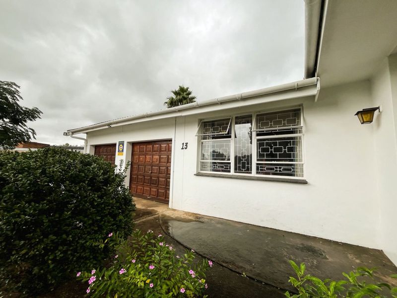 Well-priced and spacious Home in Vanes Estate - Photo 4