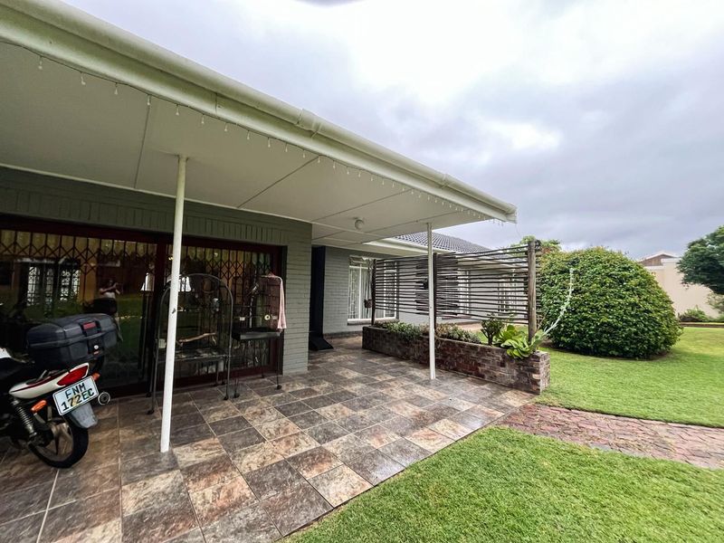 Entertainer’s Home in Vanes Estate  - Photo 5