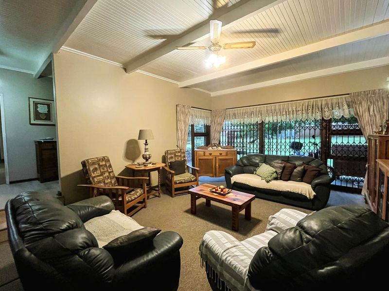 Entertainer’s Home in Vanes Estate  - Photo 9