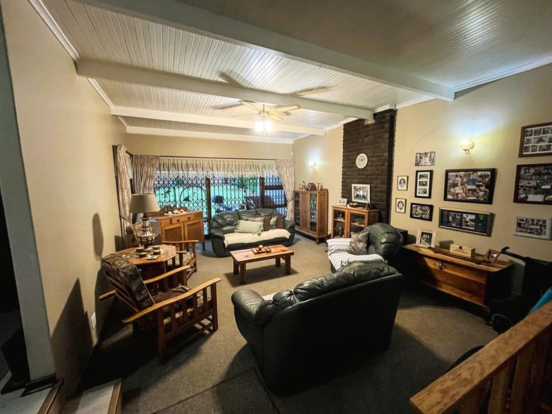 Entertainer’s Home in Vanes Estate  - Photo 8