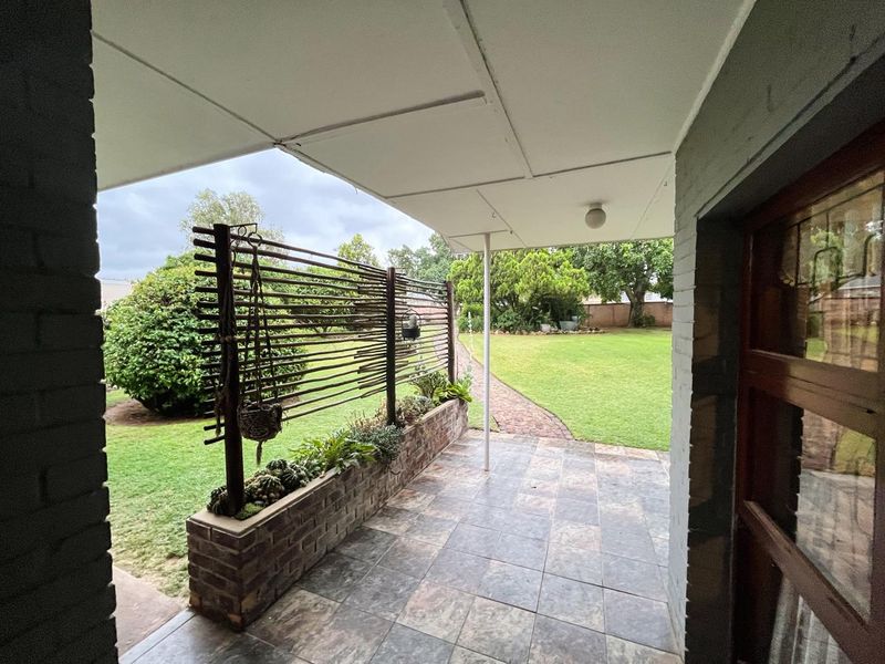 Entertainer’s Home in Vanes Estate  - Photo 6