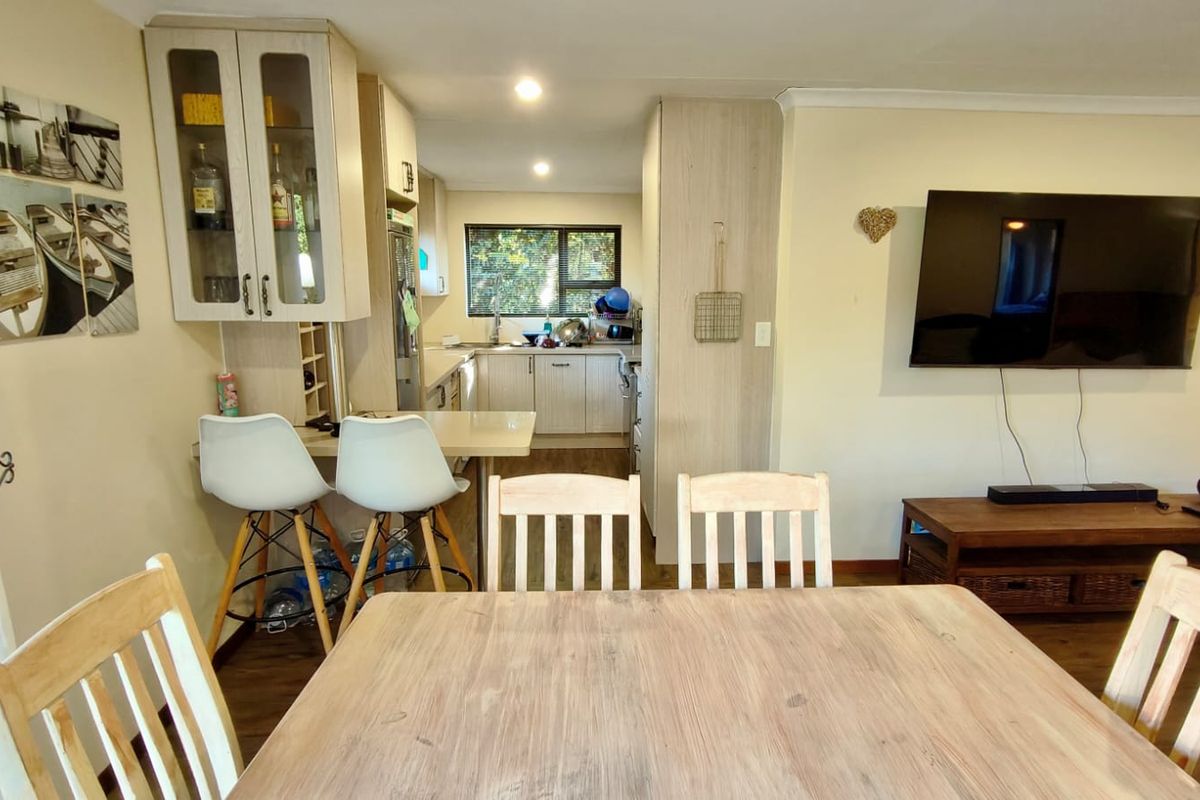 Charming Low-Maintenance Holiday Home at the Vaal Dam - Photo 3