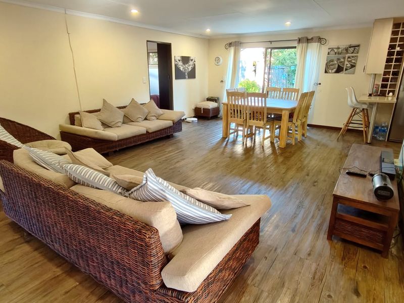 Charming Low-Maintenance Holiday Home at the Vaal Dam - Photo 2
