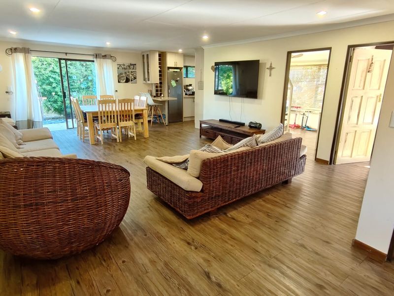 Charming Low-Maintenance Holiday Home at the Vaal Dam - Photo 1