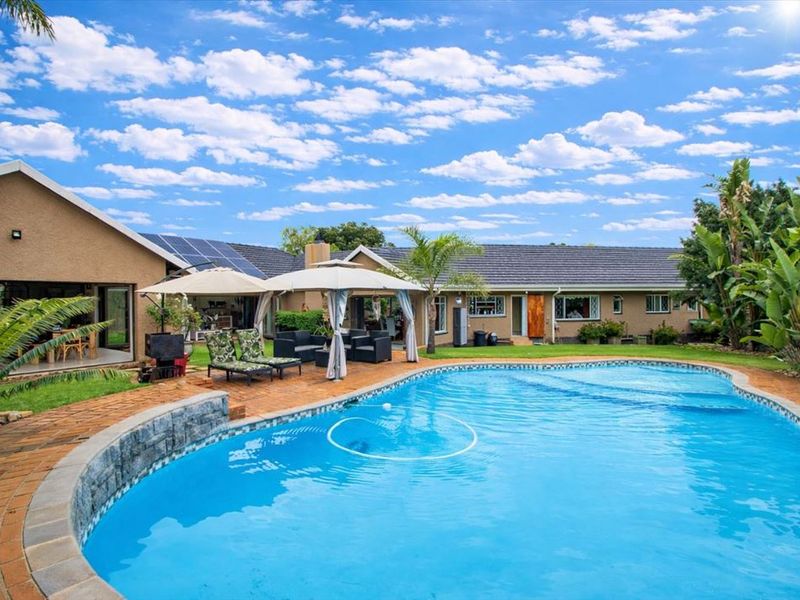 Spacious Family Home with Modern Amenities - Photo 3