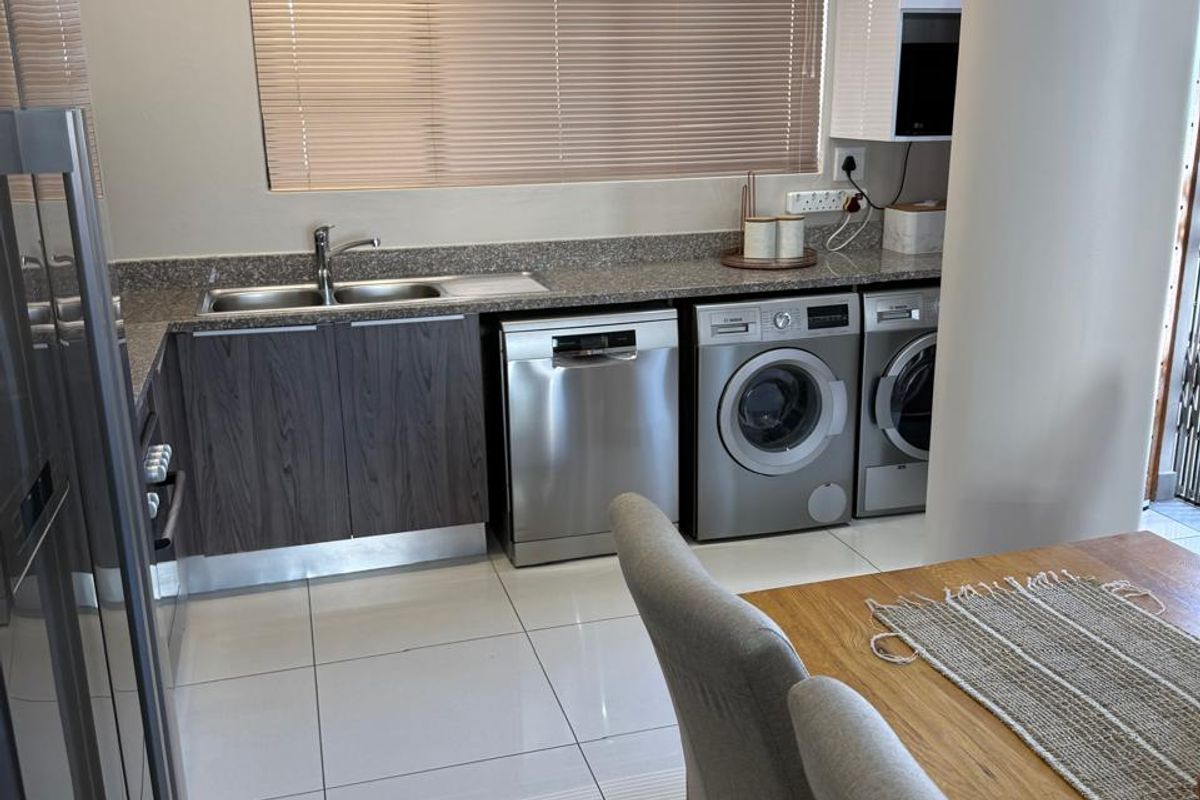 To let in Umhlanga Ridge, 2 bedroom fully furnished apartment. - Photo 4