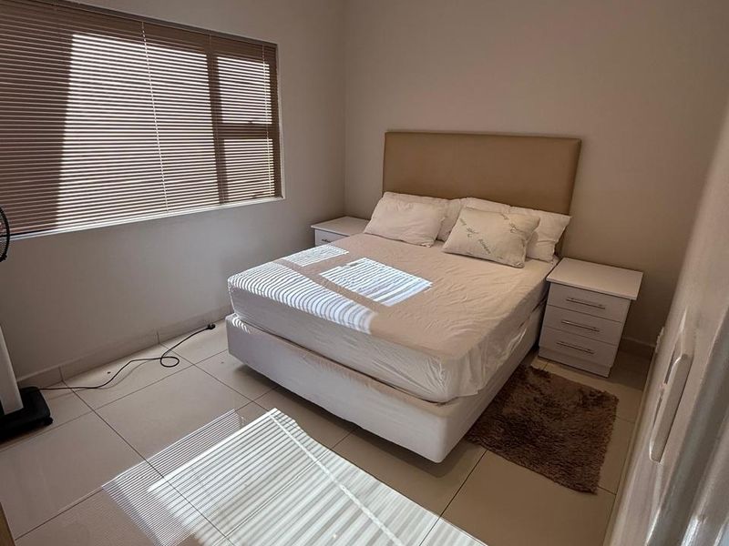To let in Umhlanga Ridge, 2 bedroom fully furnished apartment. - Photo 9