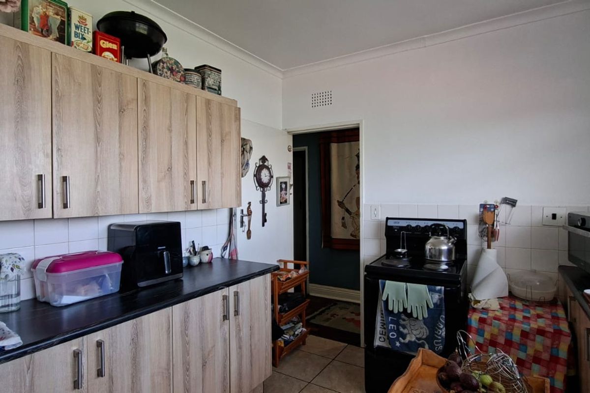 Spacious 3 bedroom apartment in the heart of Morehill - Photo 5