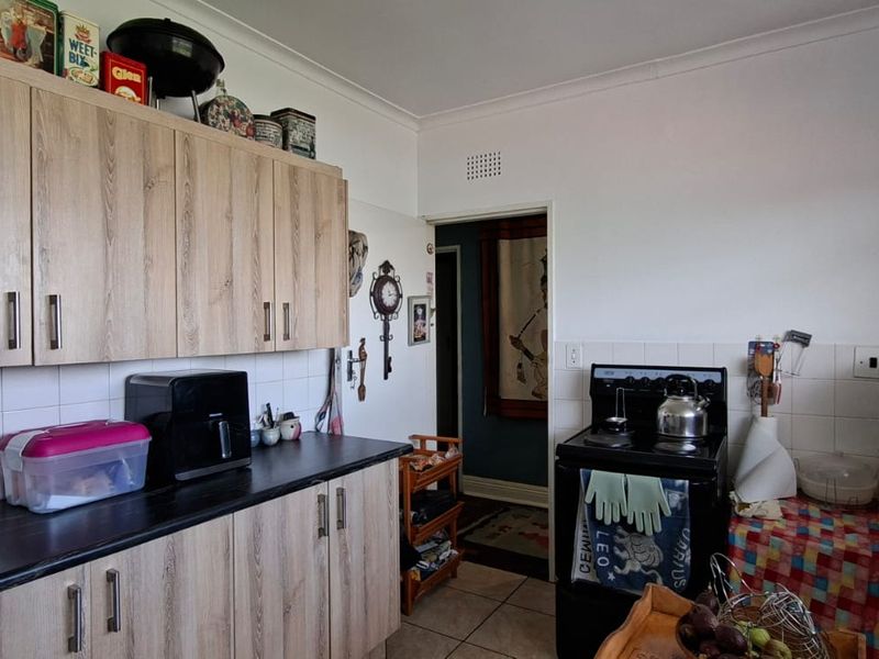 Spacious 3 bedroom apartment in the heart of Morehill - Photo 5