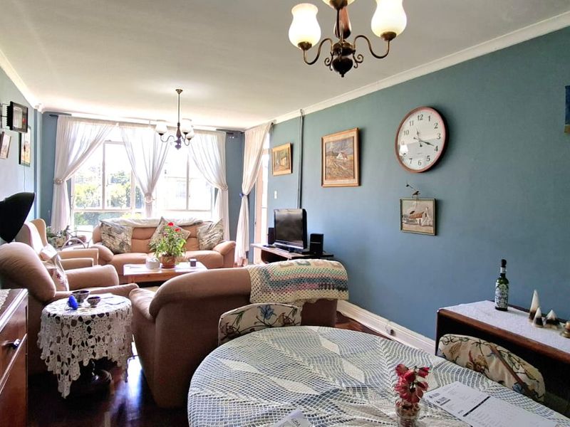 Spacious 3 bedroom apartment in the heart of Morehill - Photo 9