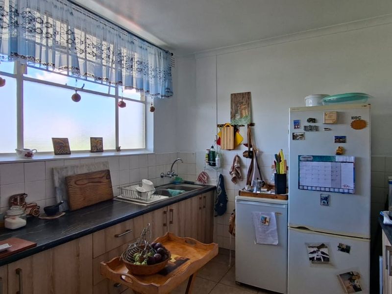 Spacious 3 bedroom apartment in the heart of Morehill - Photo 7