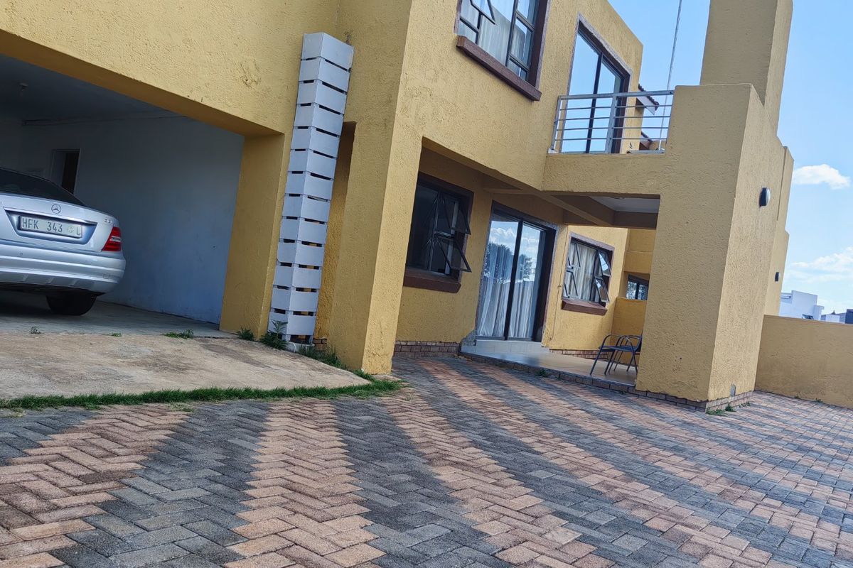 Stunning Dual-Townhouse Opportunity in Exclusive Security Estate for sale - Photo 4