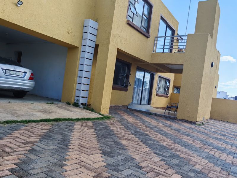 Stunning Dual-Townhouse Opportunity in Exclusive Security Estate for sale - Photo 4
