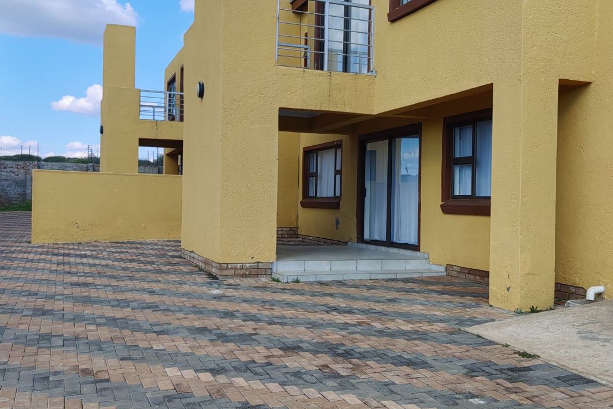 Stunning Dual-Townhouse Opportunity in Exclusive Security Estate for sale - Photo 3