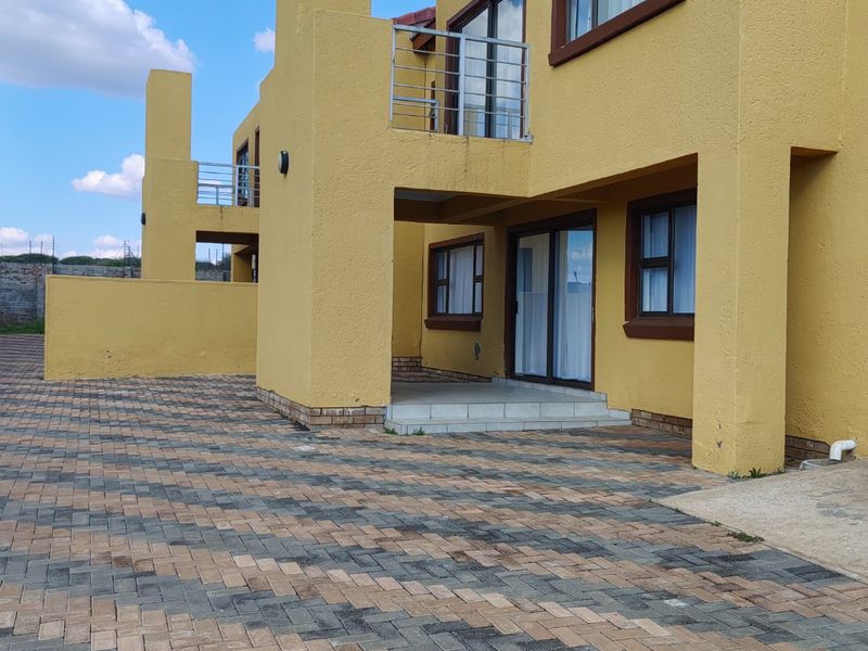 Stunning Dual-Townhouse Opportunity in Exclusive Security Estate for sale - Photo 3