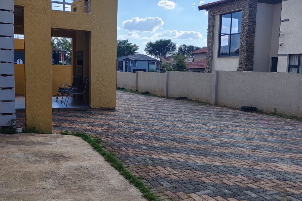 Stunning Dual-Townhouse Opportunity in Exclusive Security Estate for sale - Photo 5