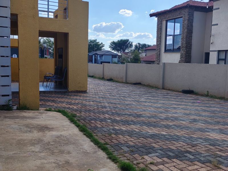 Stunning Dual-Townhouse Opportunity in Exclusive Security Estate for sale - Photo 5