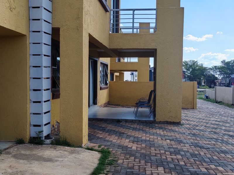 Stunning Dual-Townhouse Opportunity in Exclusive Security Estate for sale - Photo 6