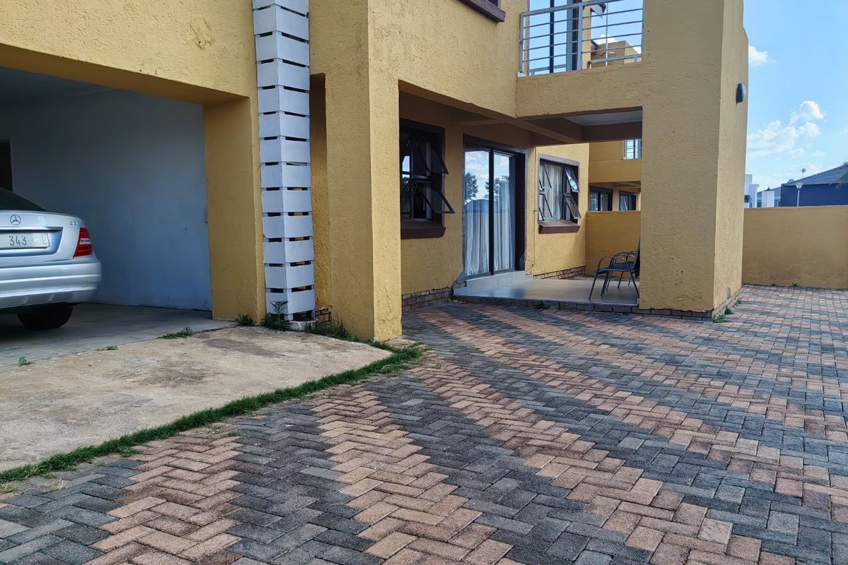 Stunning Dual-Townhouse Opportunity in Exclusive Security Estate for sale - Photo 2