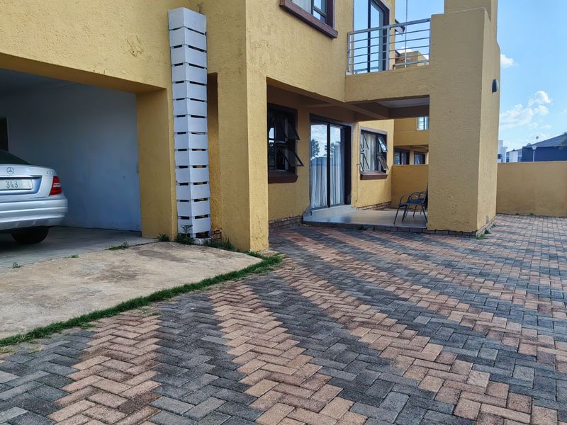 Stunning Dual-Townhouse Opportunity in Exclusive Security Estate for sale - Photo 2