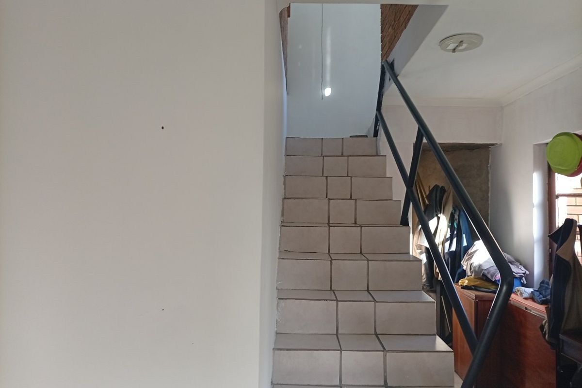 Spacious 3-Bedroom Family Home on a Corner Plot in Glenlily  Joint Mandate - Photo 4
