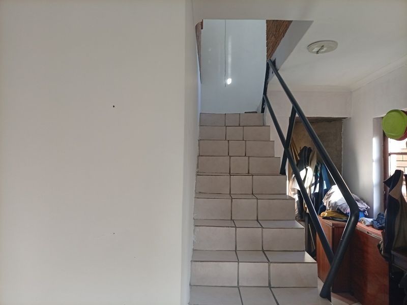 Spacious 3-Bedroom Family Home on a Corner Plot in Glenlily  Joint Mandate - Photo 4