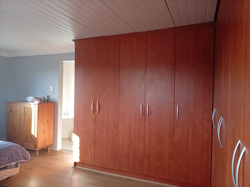 Spacious 3-Bedroom Family Home on a Corner Plot in Glenlily  Joint Mandate - Photo 6