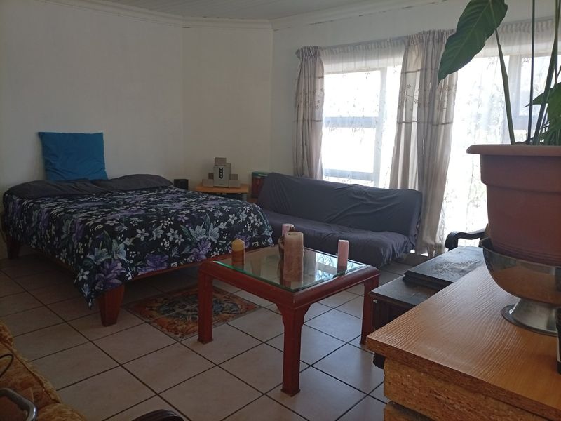 Spacious 3-Bedroom Family Home on a Corner Plot in Glenlily  Joint Mandate - Photo 9