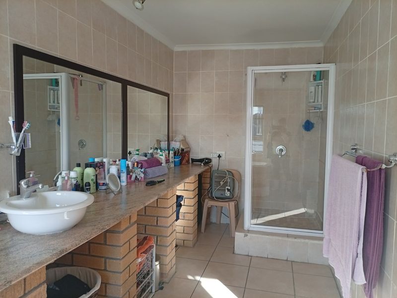 Spacious 3-Bedroom Family Home on a Corner Plot in Glenlily  Joint Mandate - Photo 8