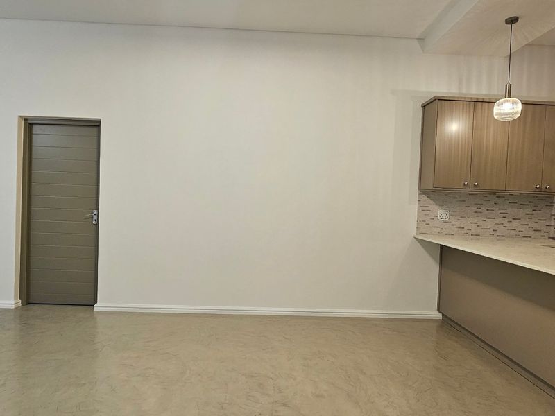 Beautiful 3-Bedroom Family Home Near Hopefield High School – No Transfer Duty! - Photo 3