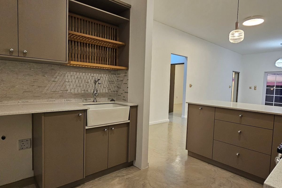 Beautiful 3-Bedroom Family Home Near Hopefield High School – No Transfer Duty! - Photo 2