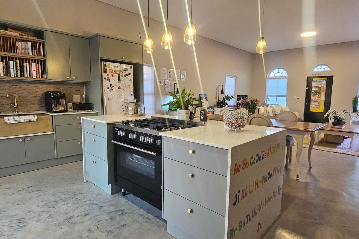 Family Home with Double Garage Near Hopefield High School – No Transfer Duty - Photo 3