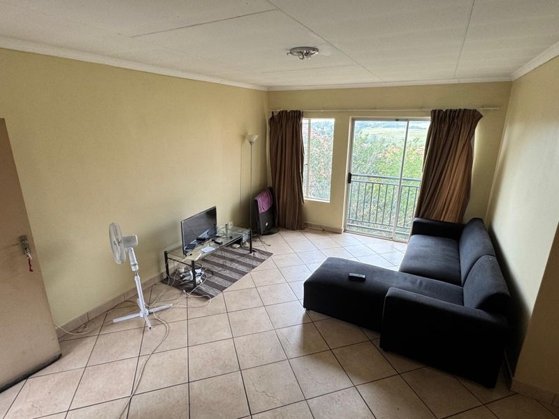 2 Broom 1Bathroom Apartment in Brooklands lifestyle estate  - Photo 8