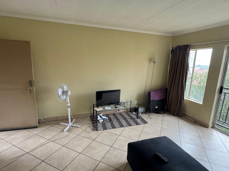2 Broom 1Bathroom Apartment in Brooklands lifestyle estate  - Photo 6