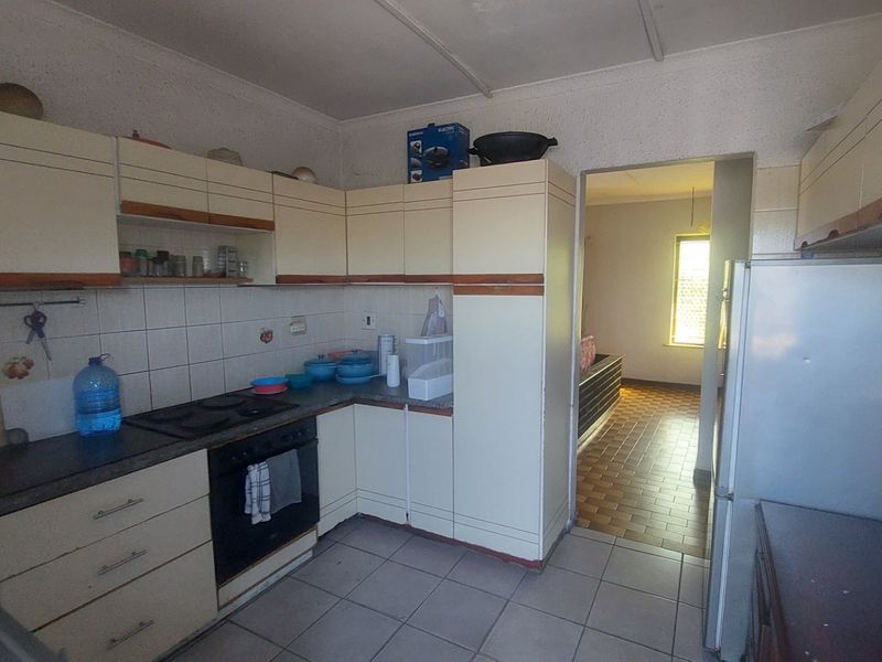 Spacious 4 Bedroom Family Home in Chatsworth - Photo 5