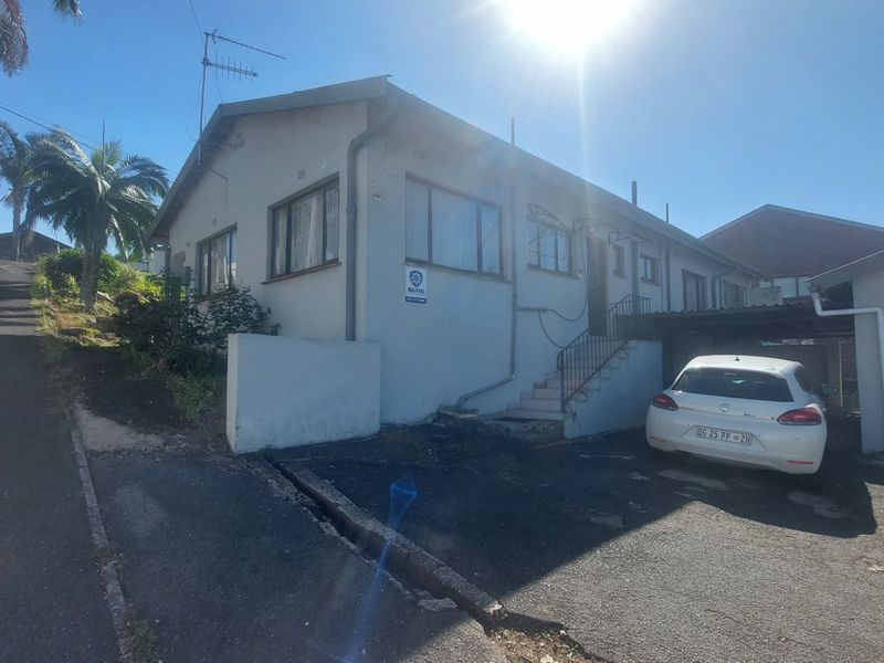 Spacious 4 Bedroom Family Home in Chatsworth - Photo 4