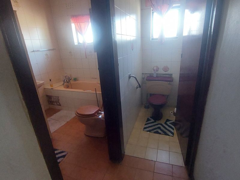 Spacious 4 Bedroom Family Home in Chatsworth - Photo 7
