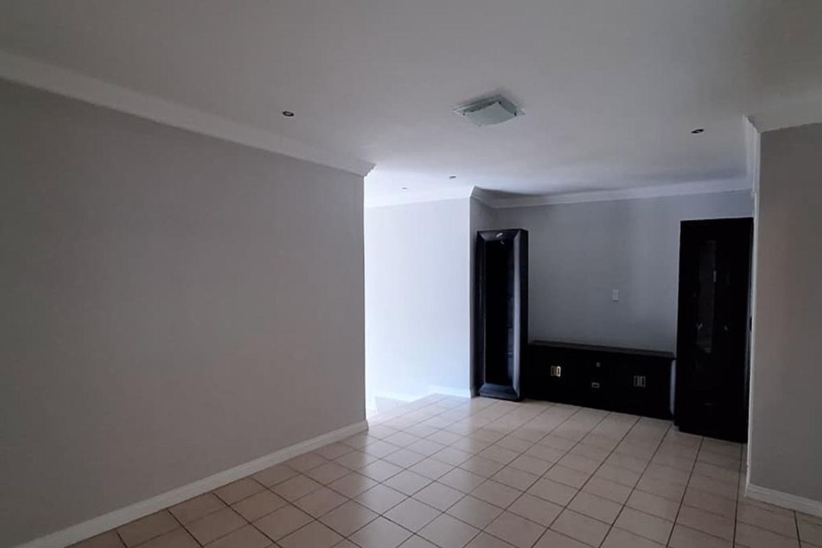 6 bedroom House in Noordheuwel - Photo 4