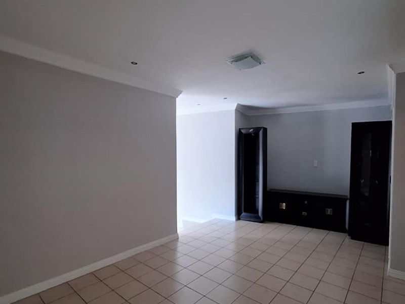 6 bedroom House in Noordheuwel - Photo 4