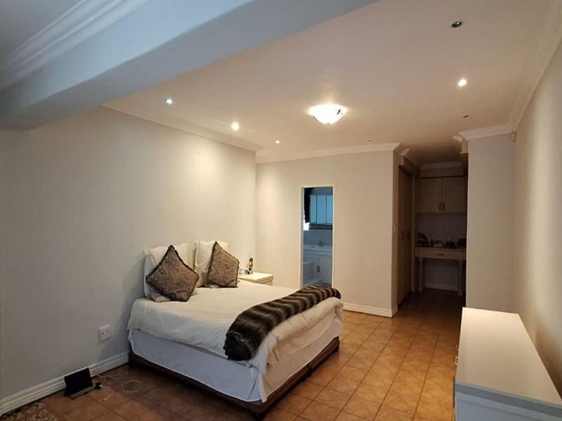 6 bedroom House in Noordheuwel - Photo 10