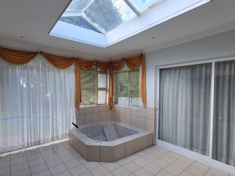 6 bedroom House in Noordheuwel - Photo 7