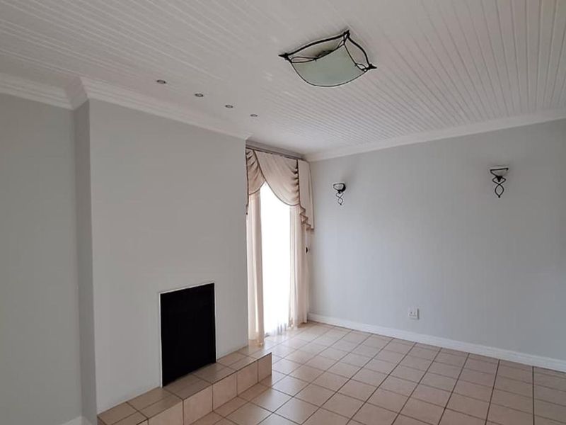 6 bedroom House in Noordheuwel - Photo 5