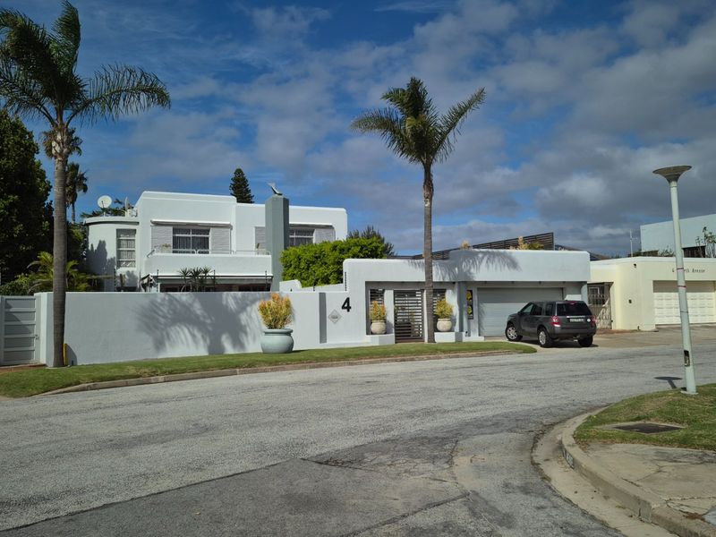 Luxury Summerstrand Home - Photo 2