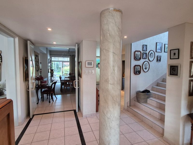 Luxury Summerstrand Home - Photo 9