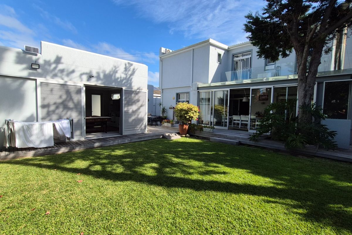 Luxury Summerstrand Home - Photo 3