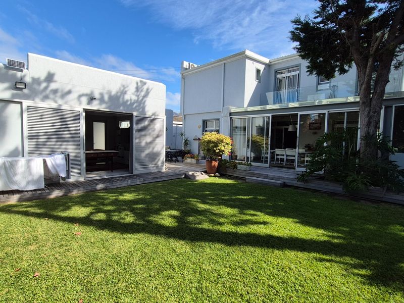 Luxury Summerstrand Home - Photo 3
