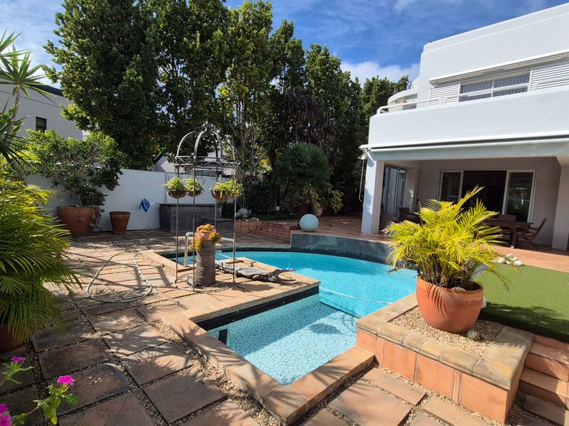 Immaculate Upmarket Home - Photo 1