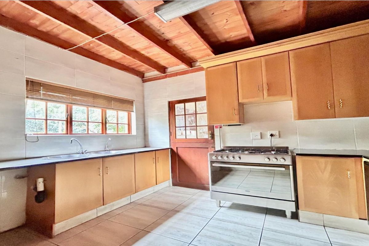 5 Bedroom House to Rent  in Melodie - Photo 2